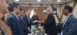 تقدیر معاون درمان دانشگاه علوم پزشکی شیراز از نماینده خیرین و هیات امنای بیمارستان بعثت اشکنان